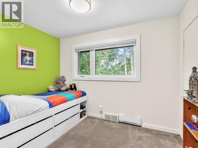 6 CHALET CRESCENT - 27