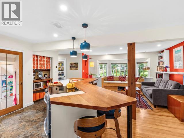 6 CHALET CRESCENT - 17