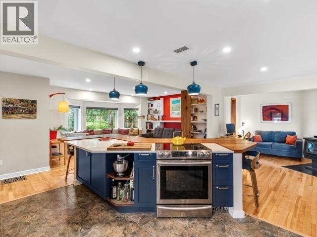 6 CHALET CRESCENT - Image 22