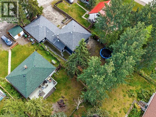 6 CHALET CRESCENT - 34