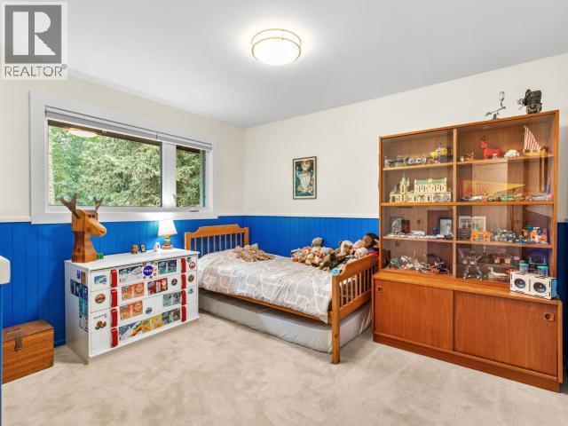 6 CHALET CRESCENT - 26