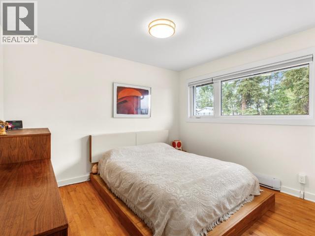 6 CHALET CRESCENT - 24