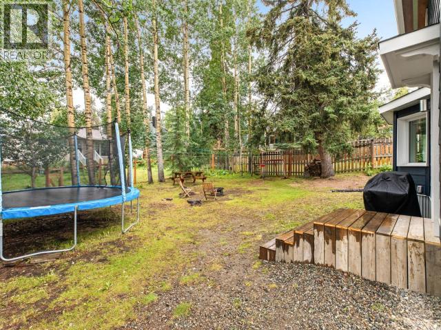 6 CHALET CRESCENT - 30