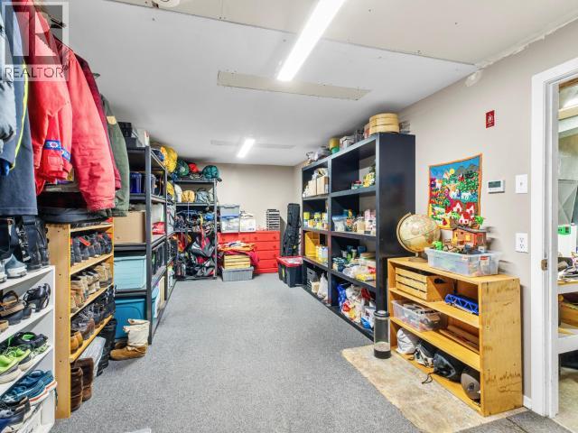 6 CHALET CRESCENT - 28