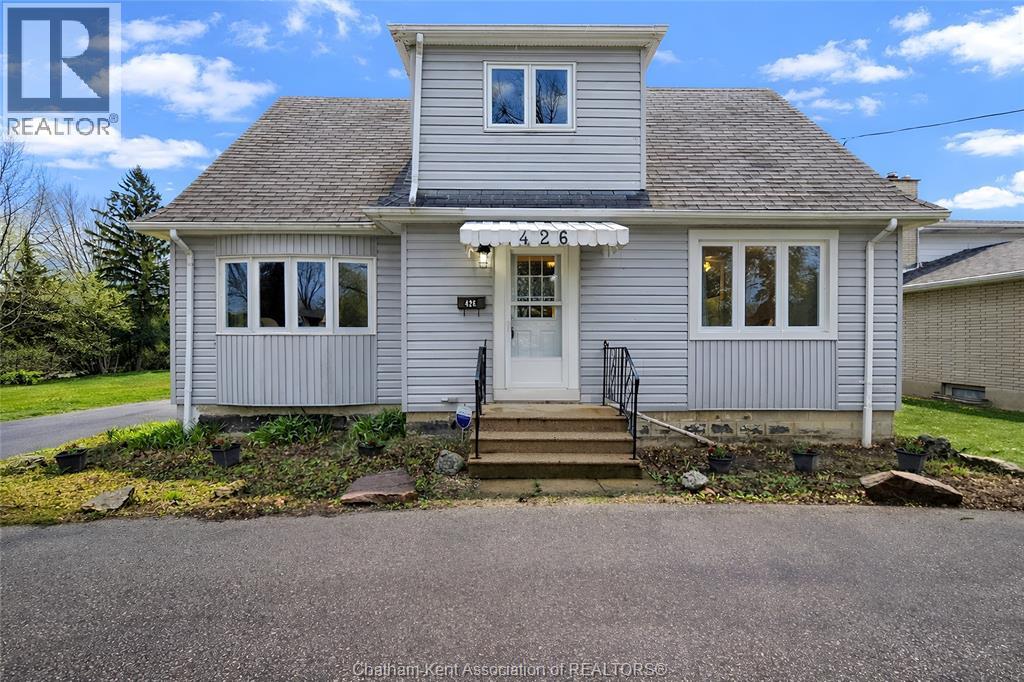 426 Victoria photo 2