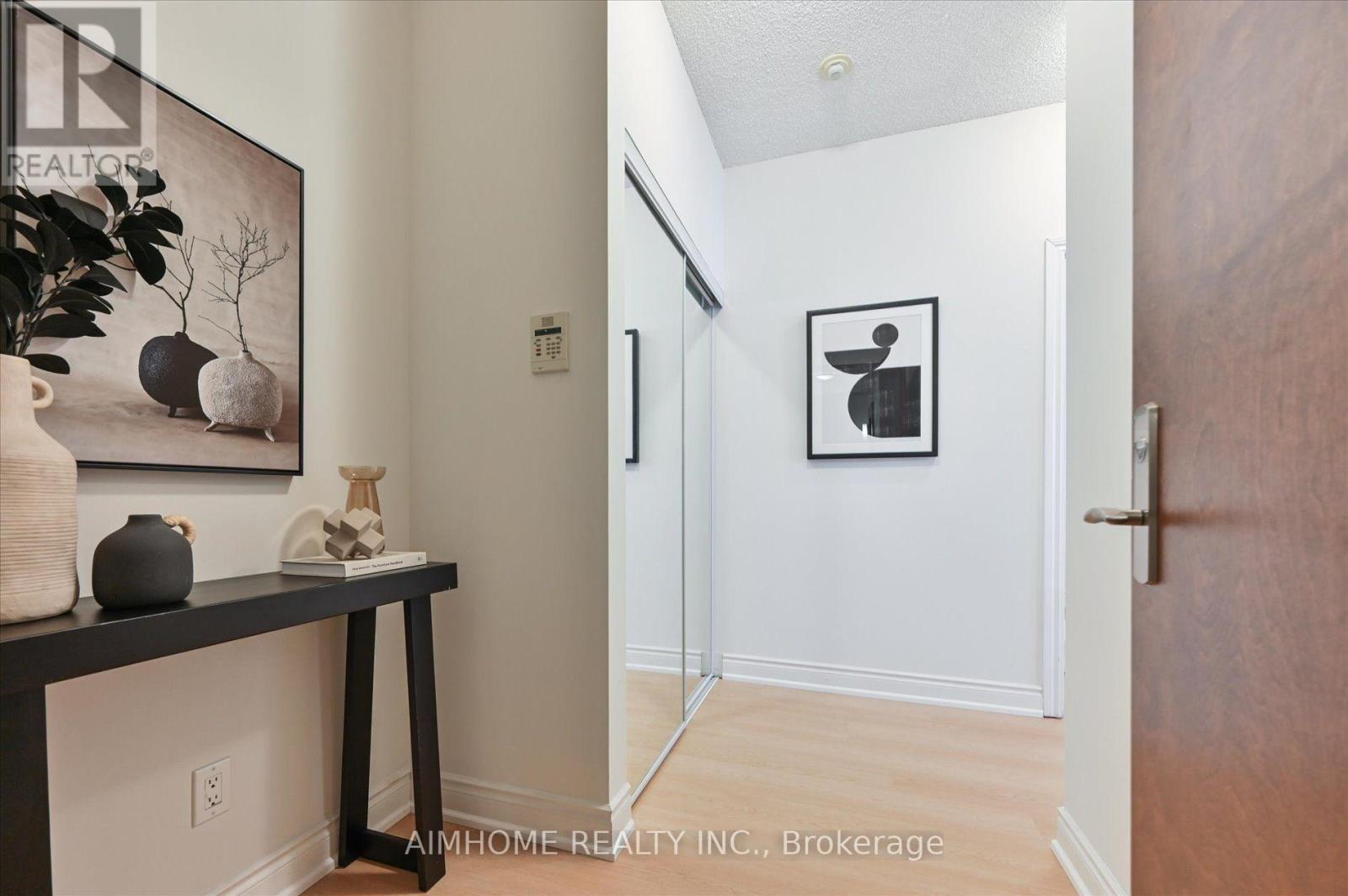 #4505 763 BAY STREET - 2