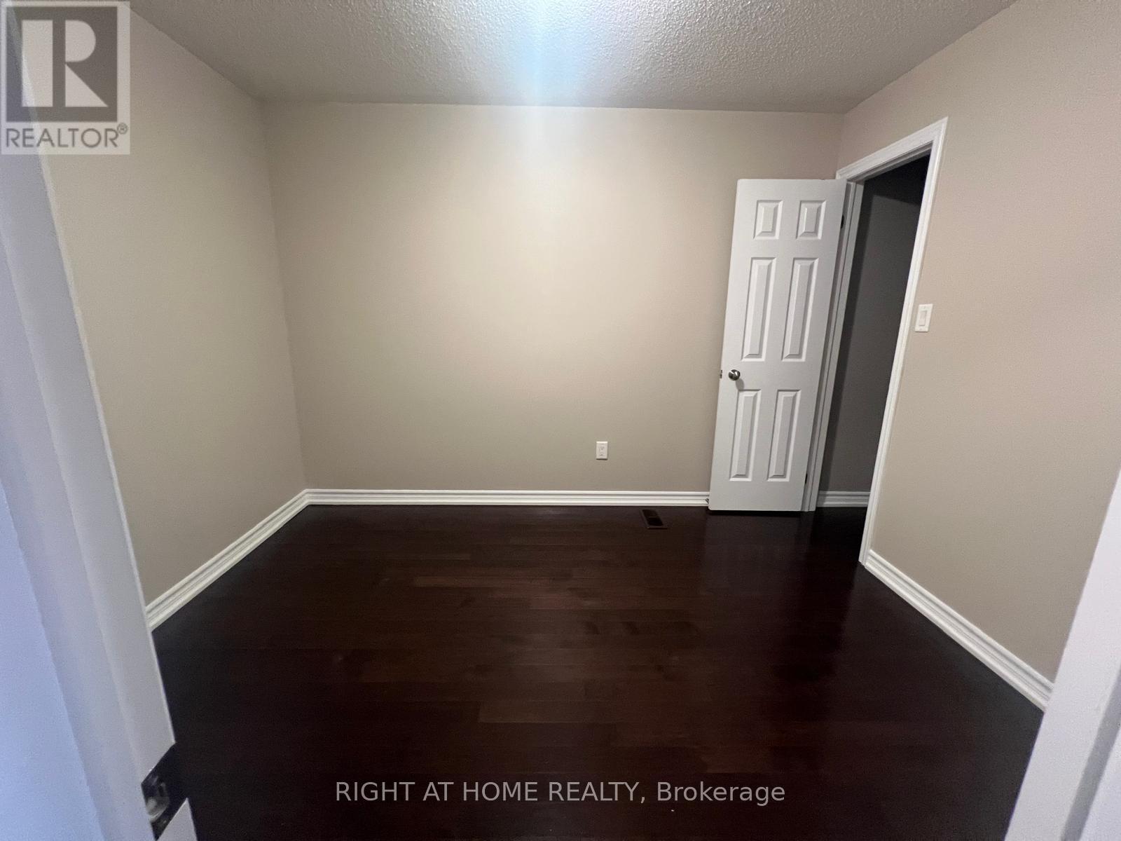 60 ZACHARY PLACE N - Image 17