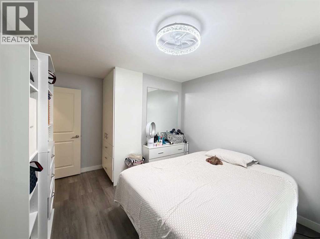 151 Sandstone Place NW - 16