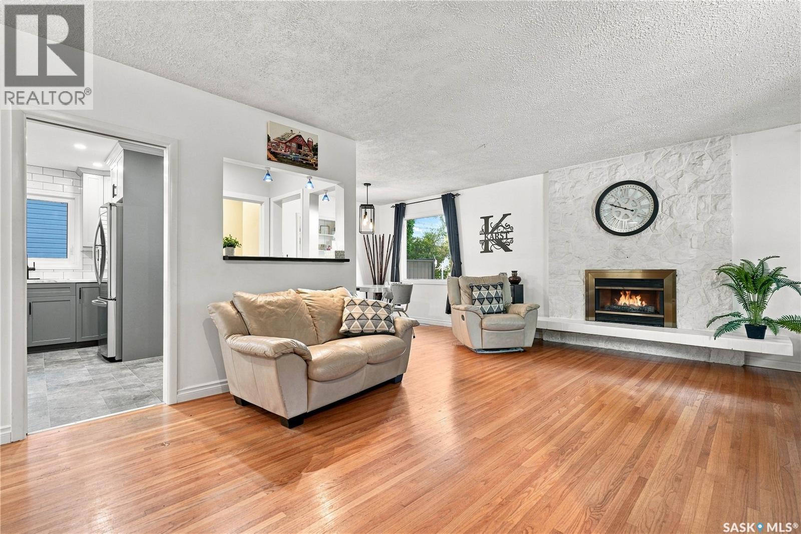 74 Mcaskill CRESCENT, Saskatoon, Saskatchewan, S7J2P6, Saskatoon, Saskatchewan — photo 4 of 5