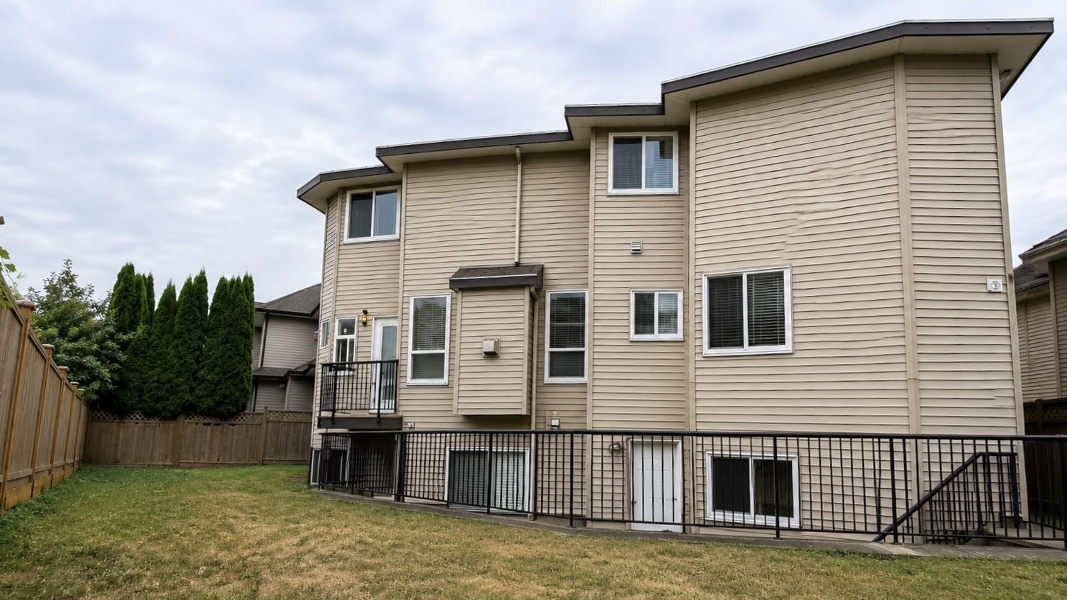 7 Bed, 6 Bath House for Sale in Surrey – 14585 59A AVENUE, Surrey – MLS# R3160198 - Image 36