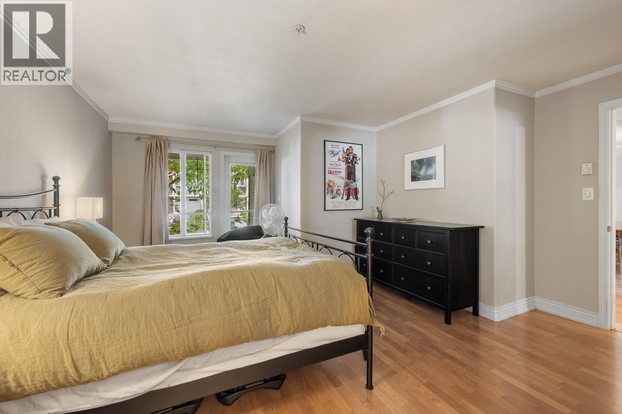 12 230 TENTH STREET, New Westminster