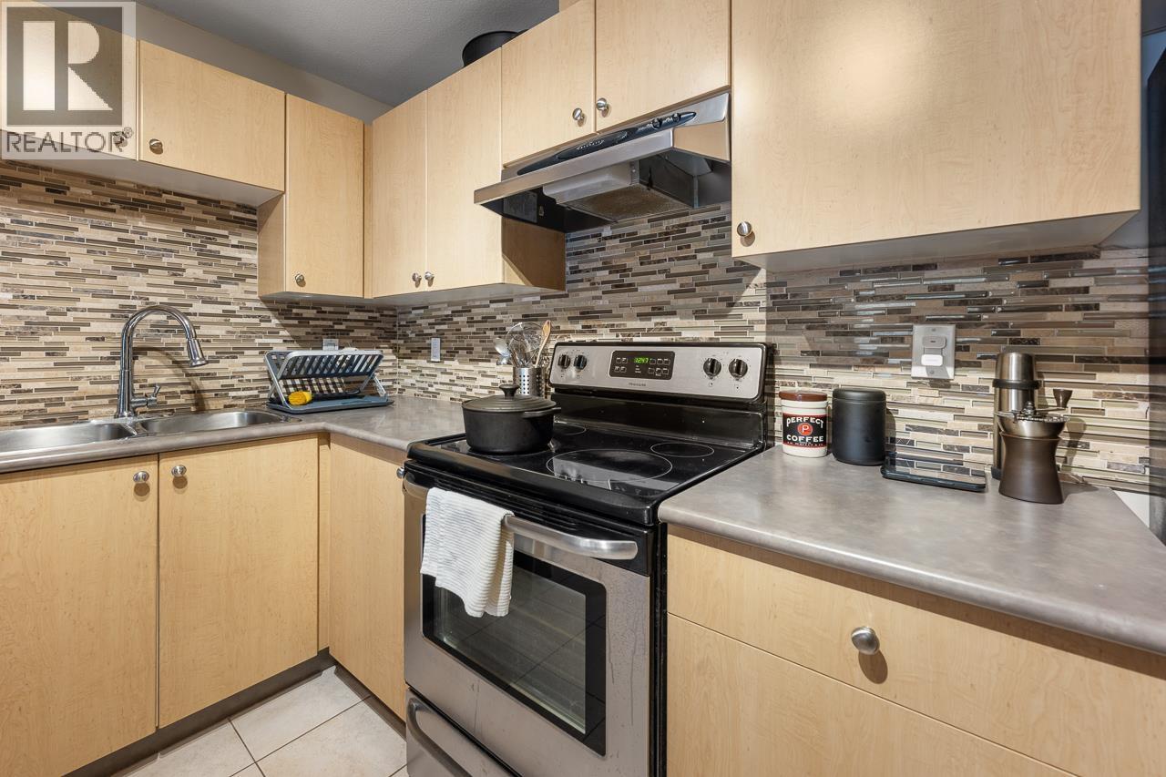 12 230 TENTH STREET, New Westminster