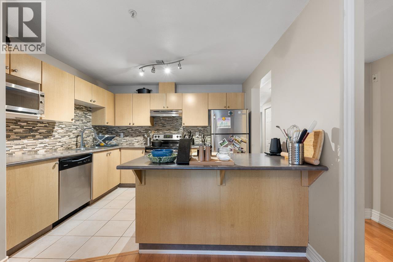 12 230 TENTH STREET, New Westminster