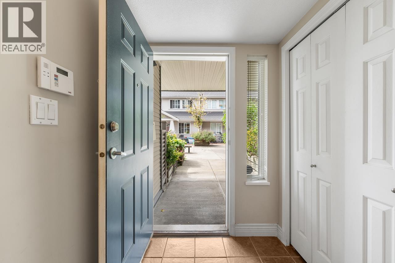 12 230 TENTH STREET, New Westminster