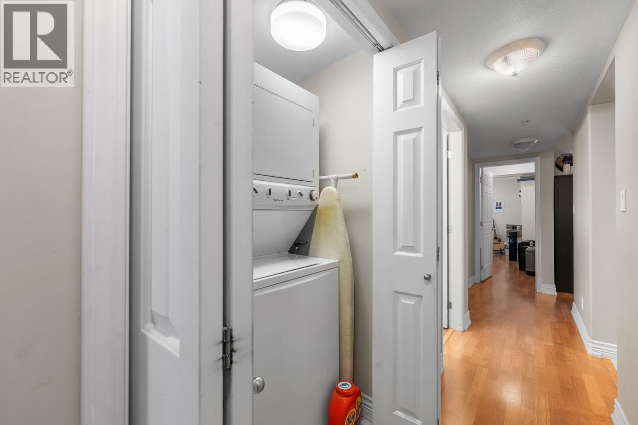 12 230 TENTH STREET, New Westminster