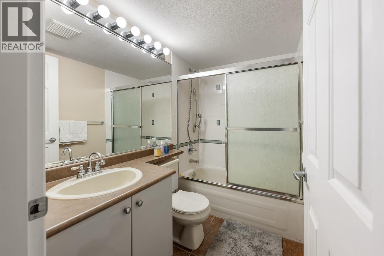 12 230 TENTH STREET, New Westminster
