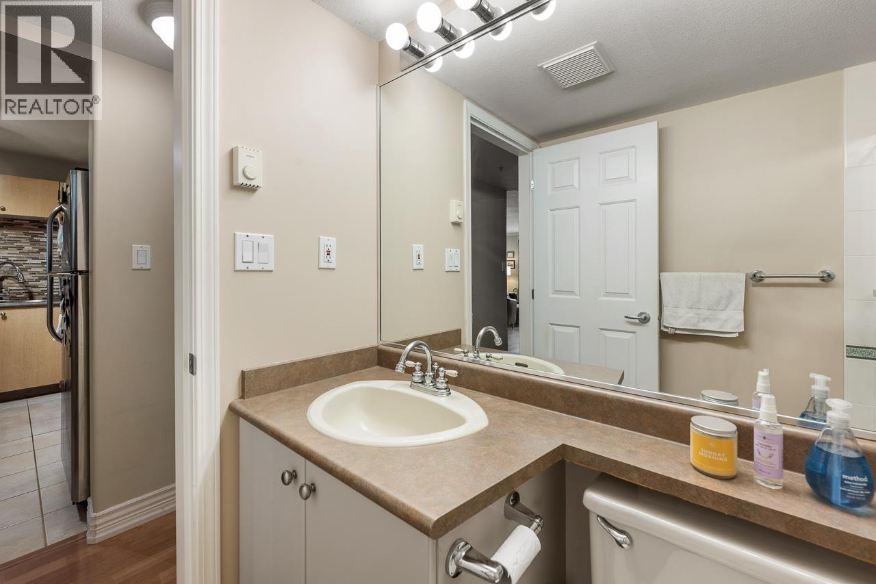 12 230 TENTH STREET, New Westminster