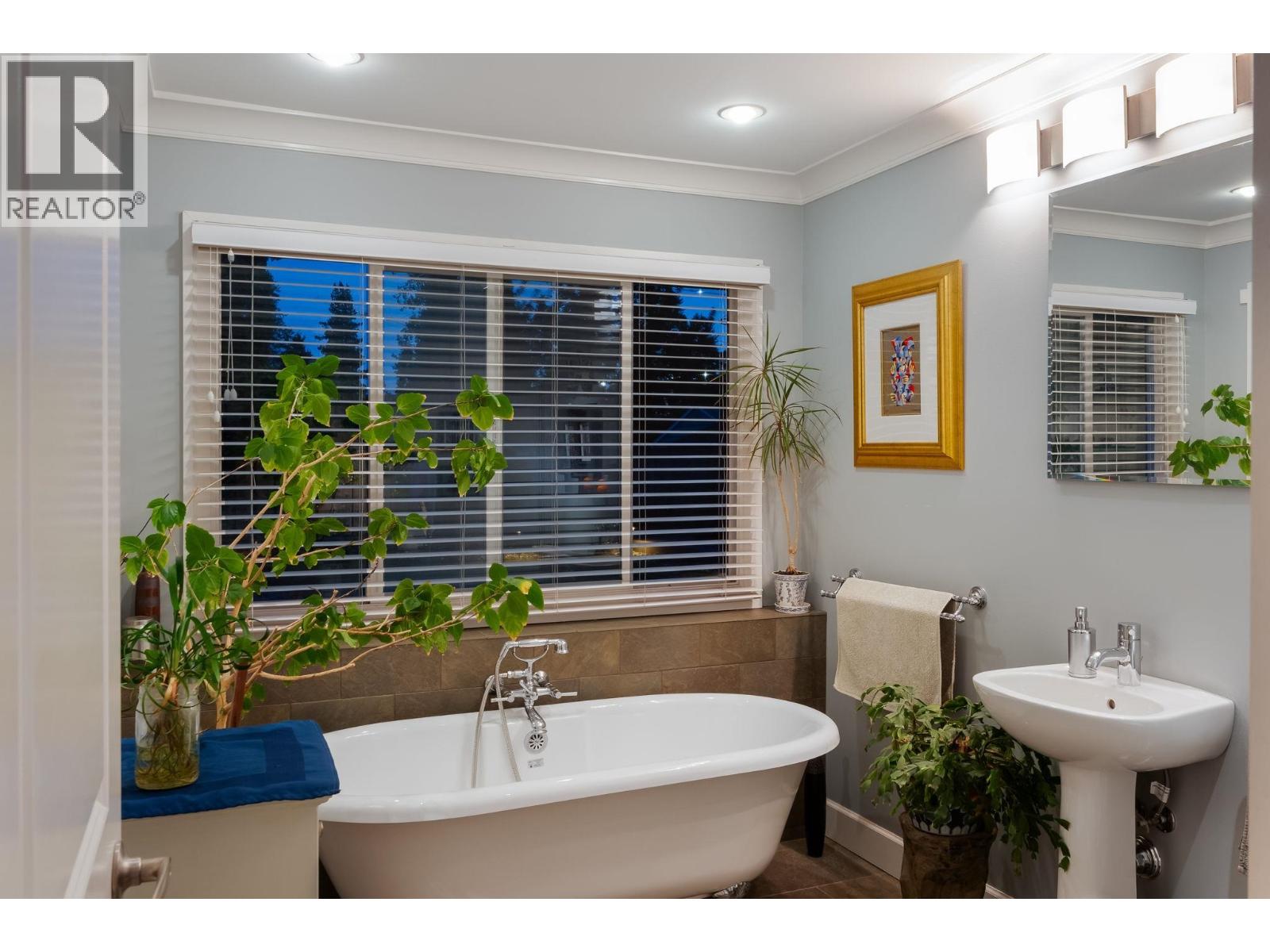 1283 PINEWOOD CRESCENT, North Vancouver