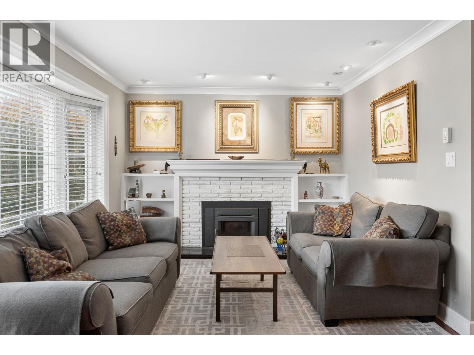 1283 PINEWOOD CRESCENT, North Vancouver