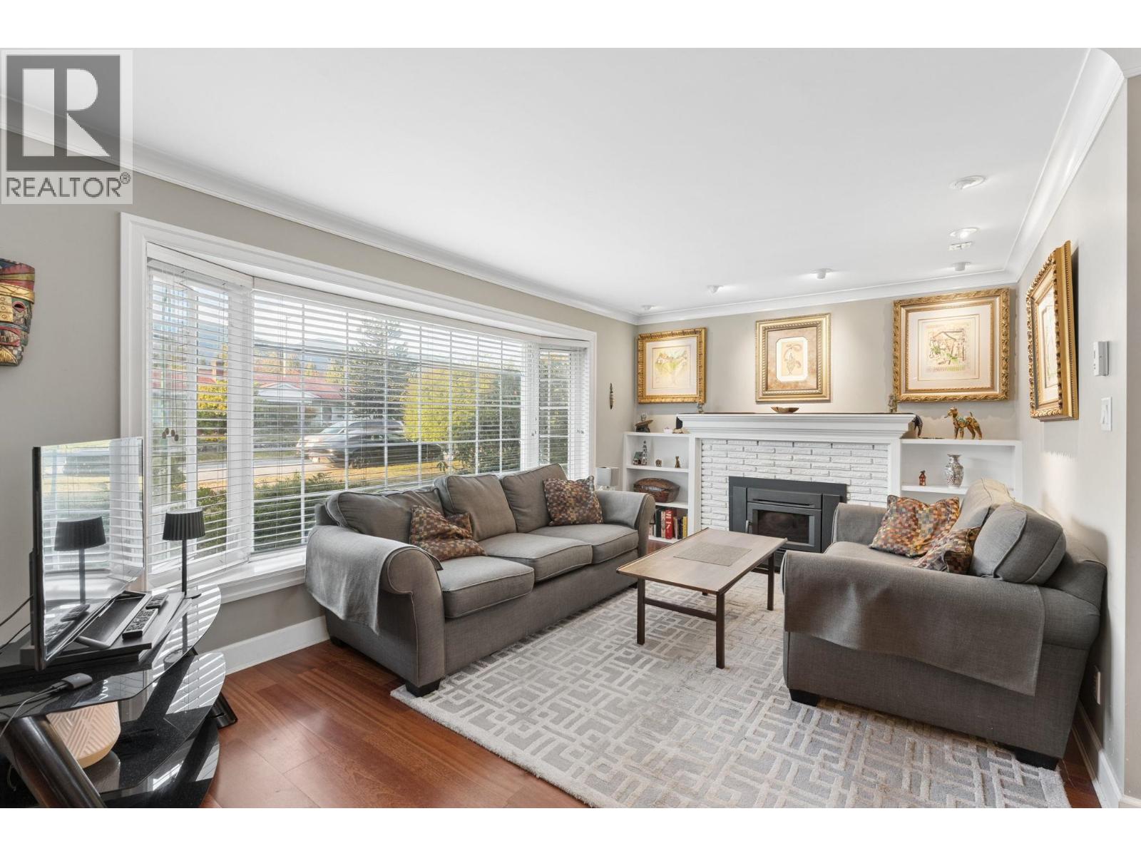1283 PINEWOOD CRESCENT, North Vancouver