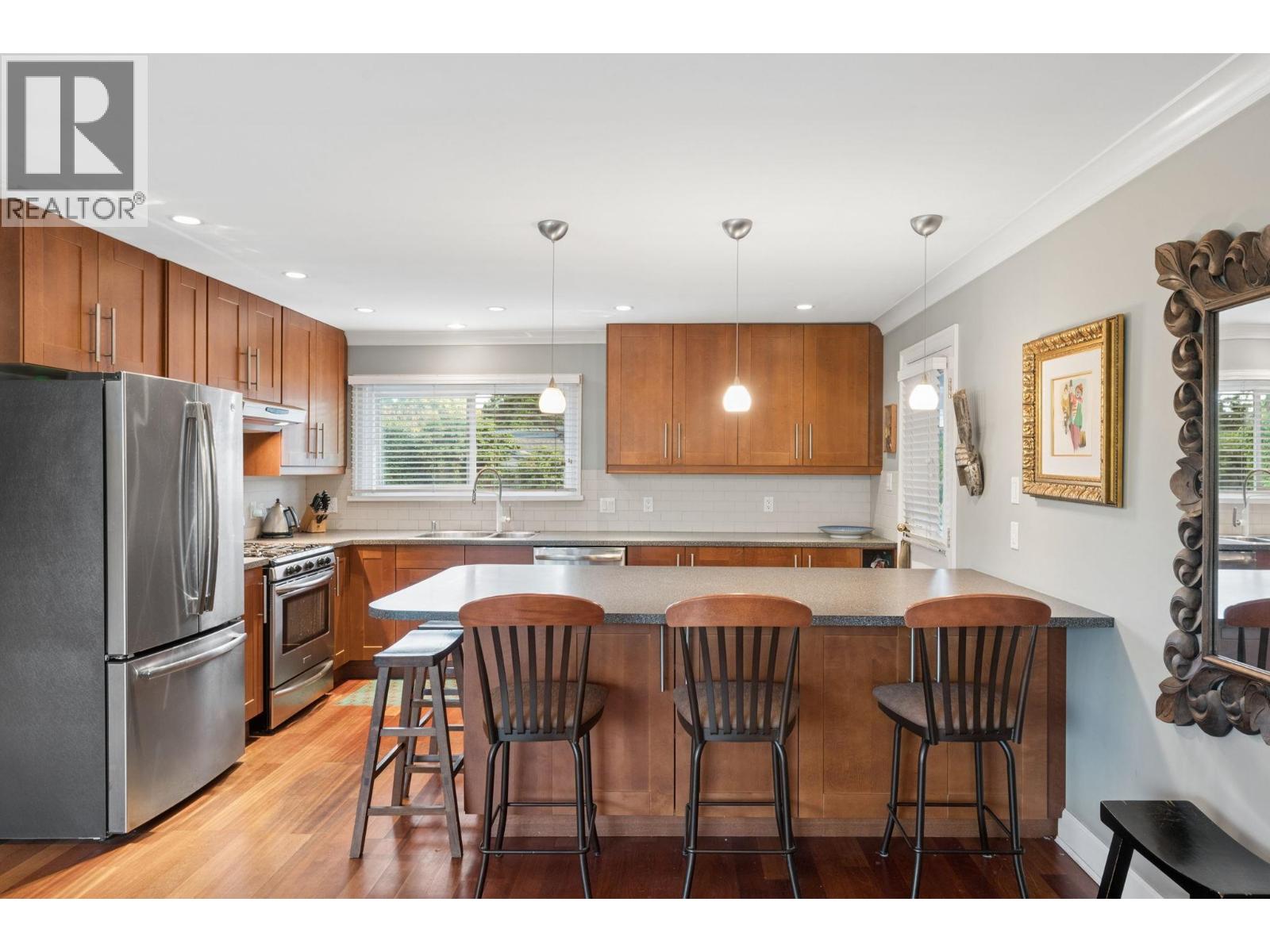 1283 PINEWOOD CRESCENT, North Vancouver
