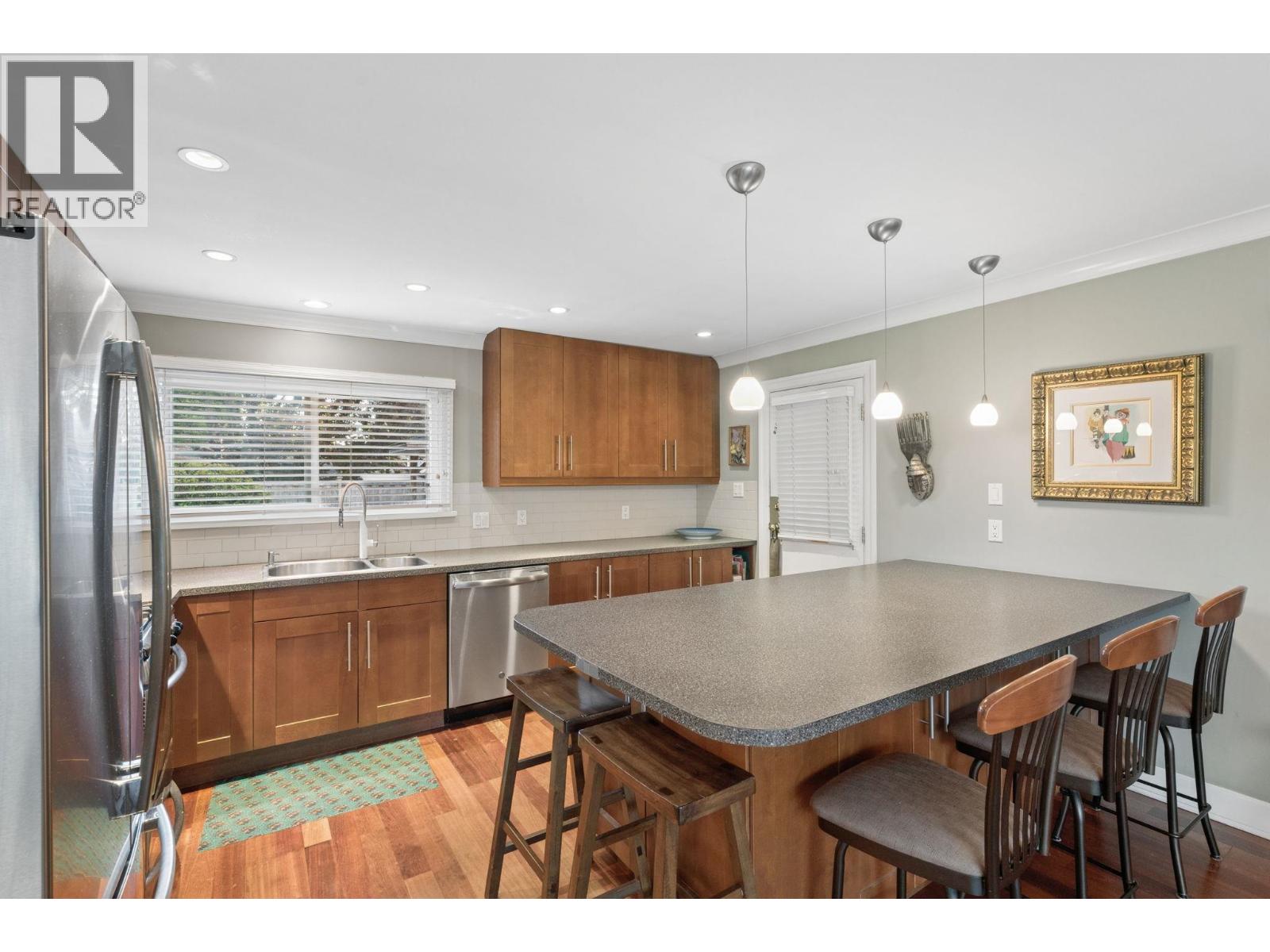 1283 PINEWOOD CRESCENT, North Vancouver