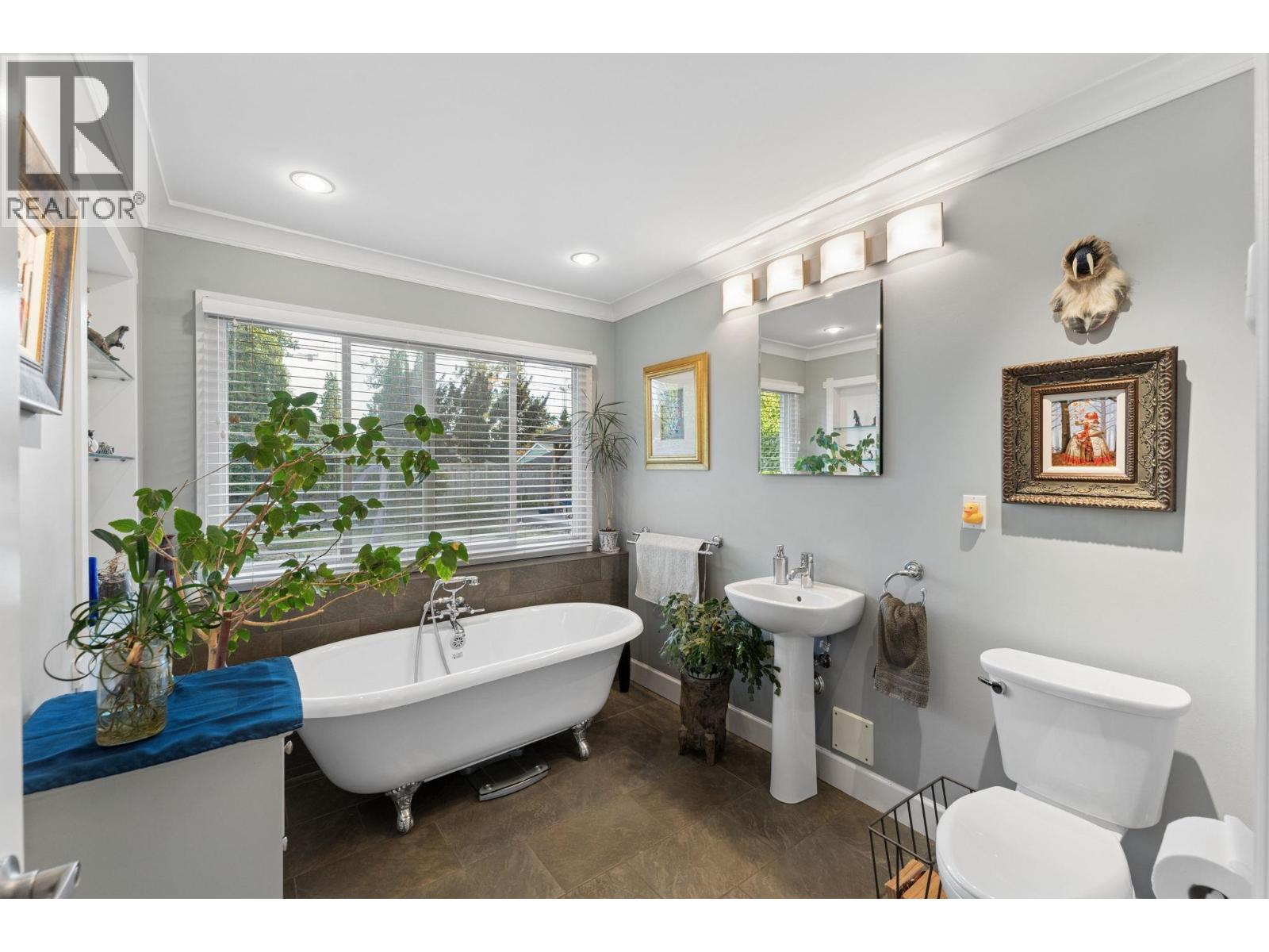 1283 PINEWOOD CRESCENT, North Vancouver