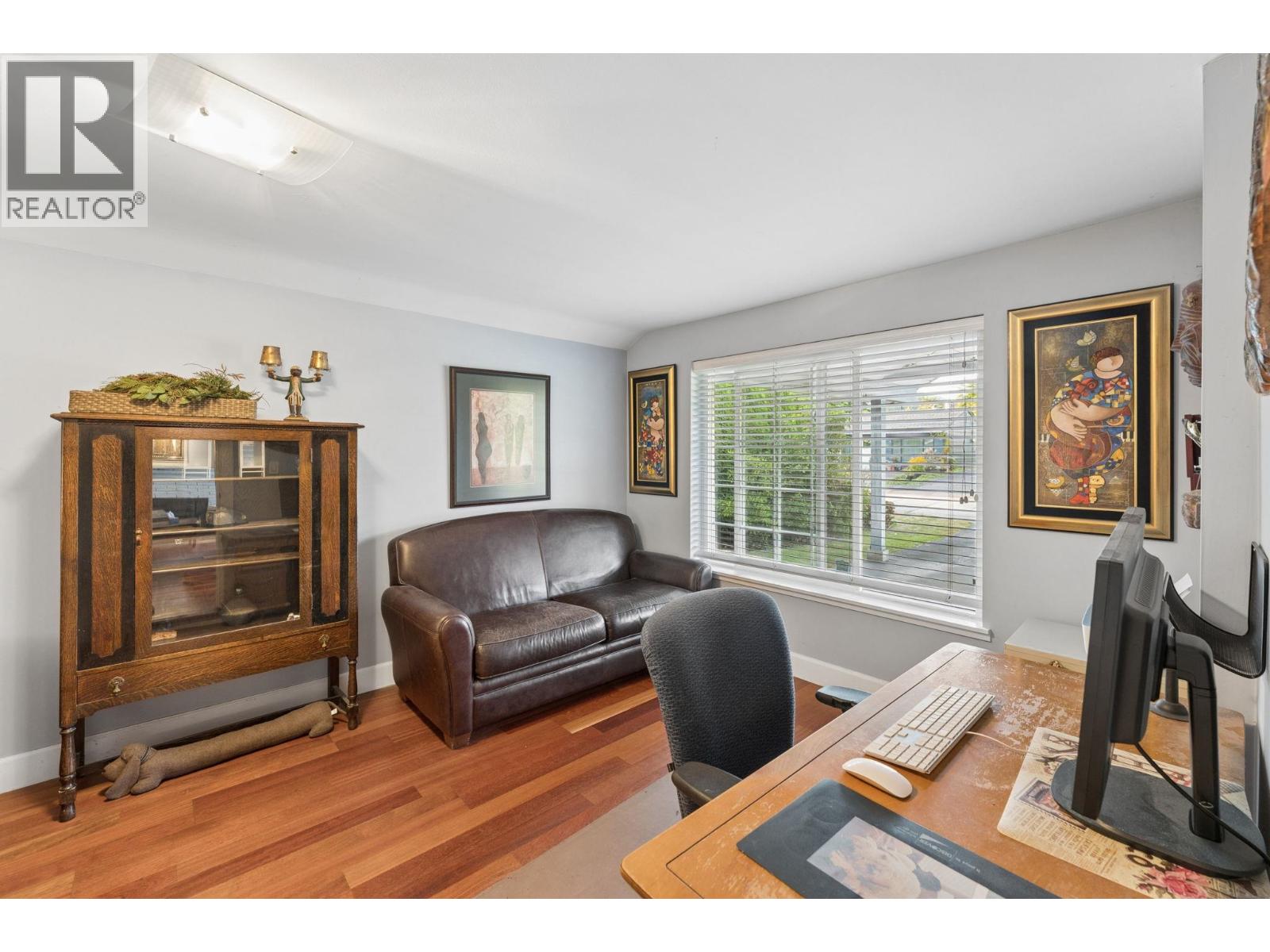 1283 PINEWOOD CRESCENT, North Vancouver