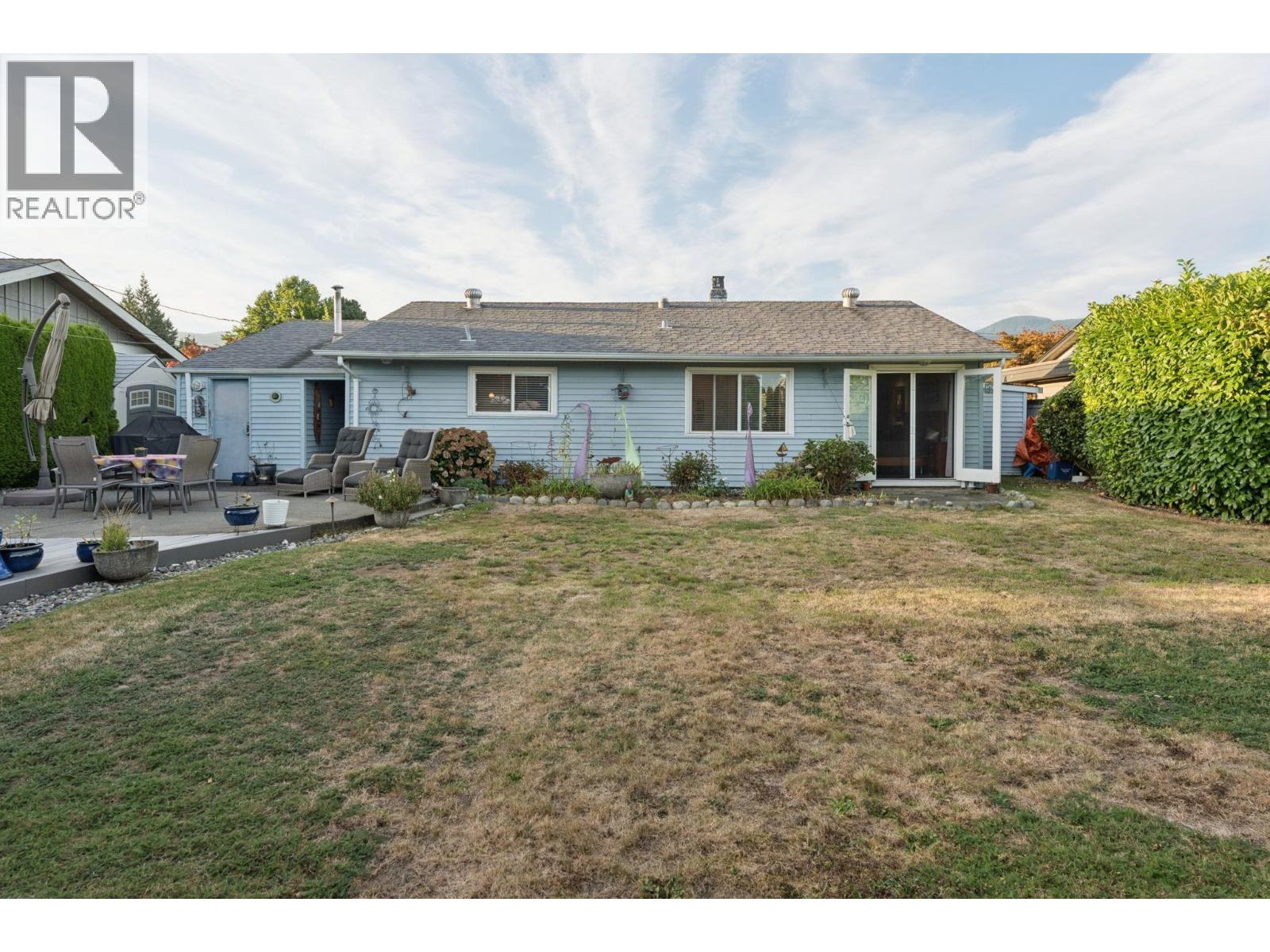 1283 PINEWOOD CRESCENT, North Vancouver