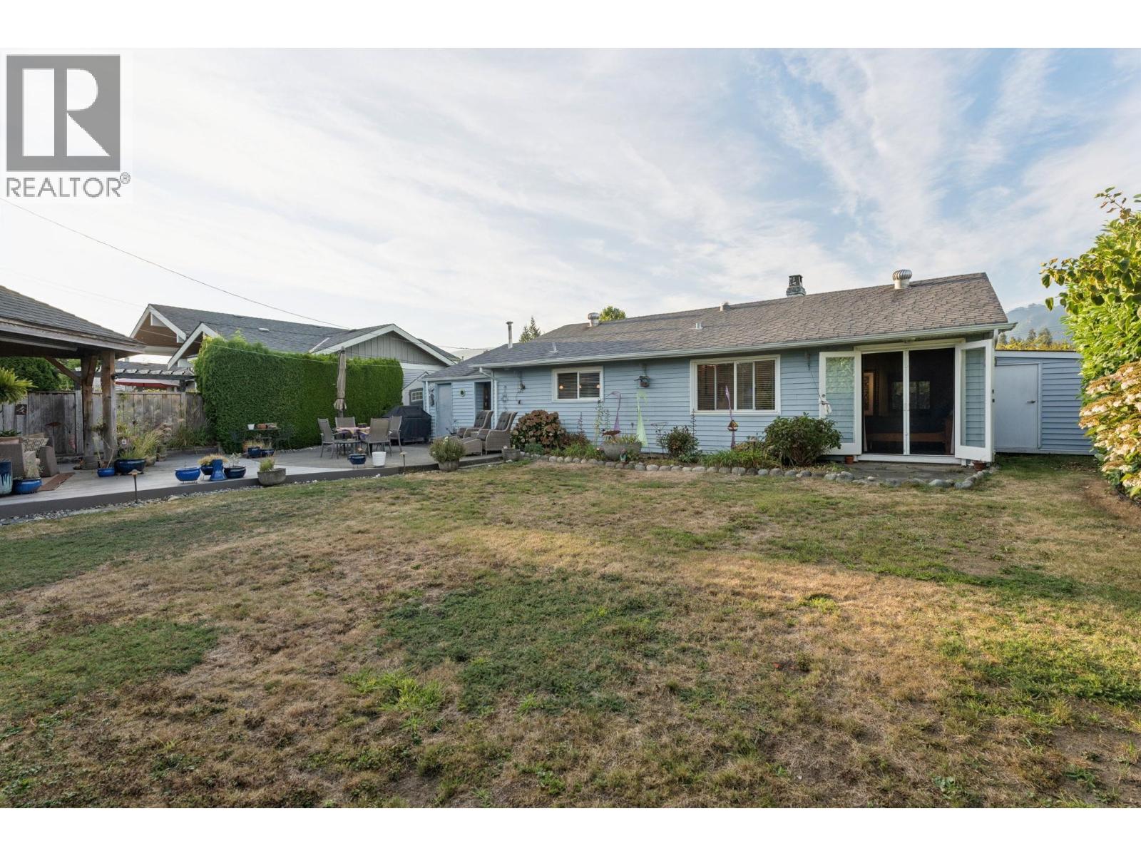1283 PINEWOOD CRESCENT, North Vancouver
