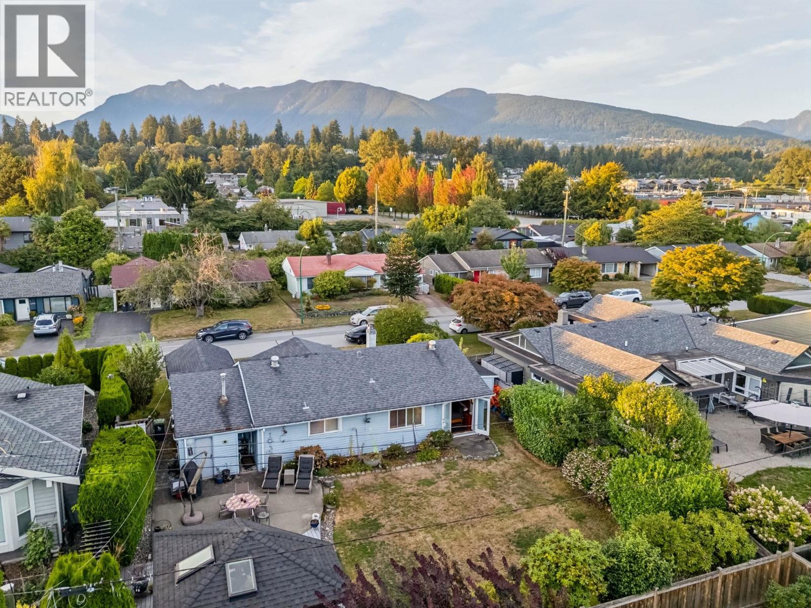 1283 PINEWOOD CRESCENT, North Vancouver
