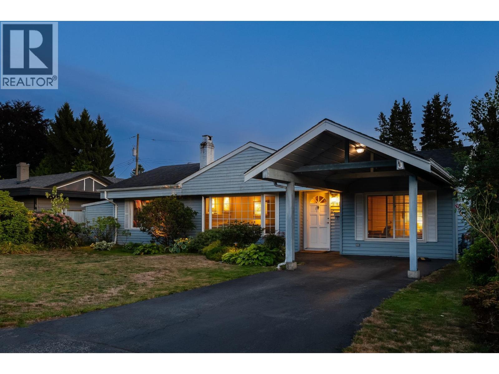 1283 PINEWOOD CRESCENT, North Vancouver