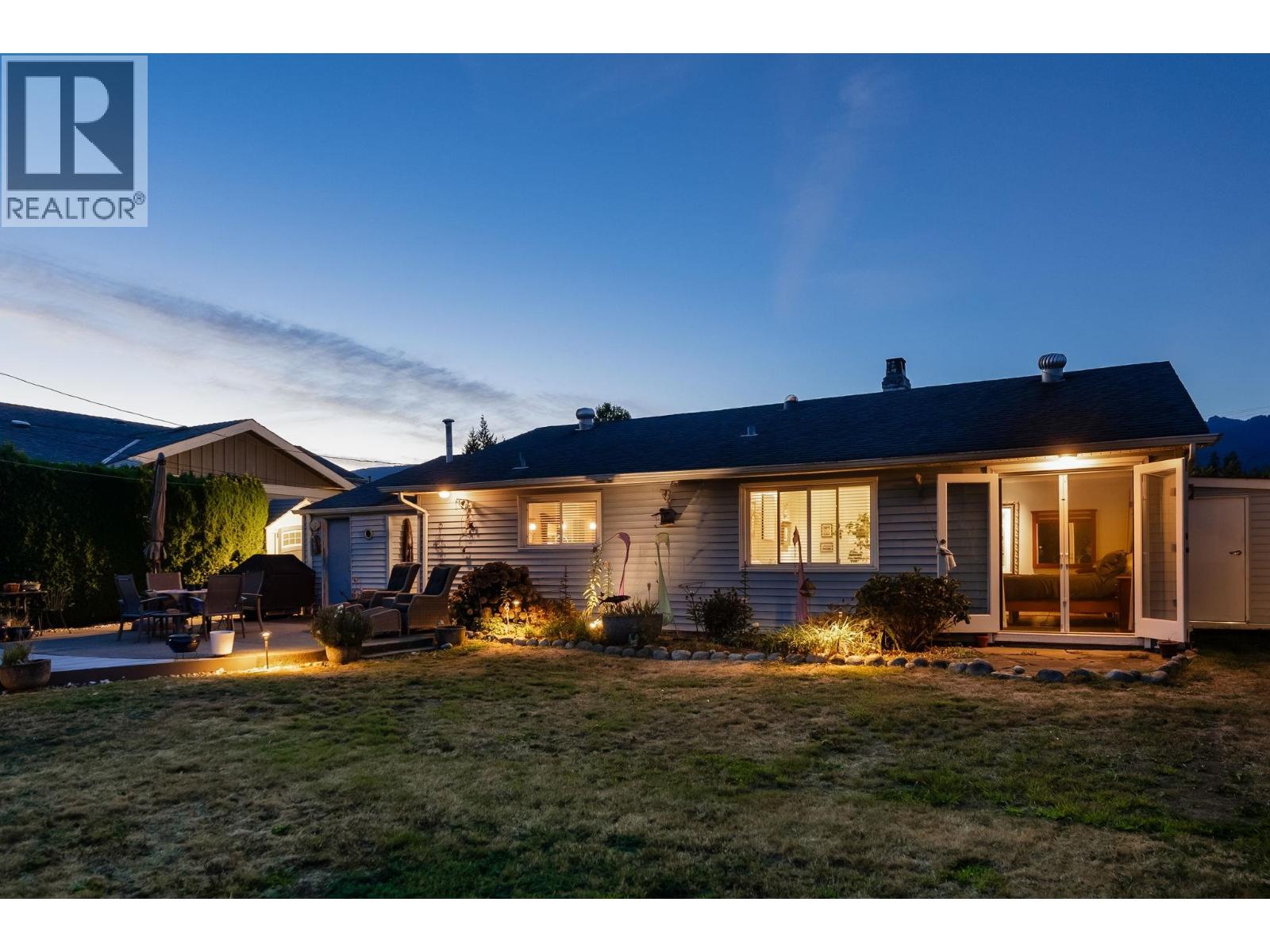 1283 PINEWOOD CRESCENT, North Vancouver