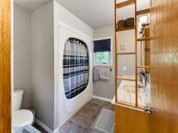 Recreation room - 131 2nd Street Sw, Altona, MB R0G0B2 Photo 7