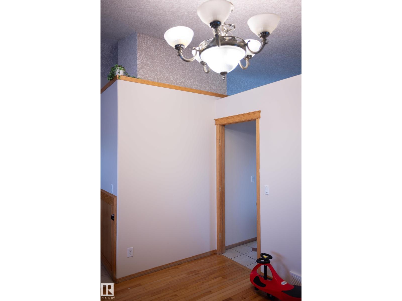 16503 68 ST NW, Edmonton, Alberta, T5Z3T2, Edmonton, Alberta — photo 3 of 5