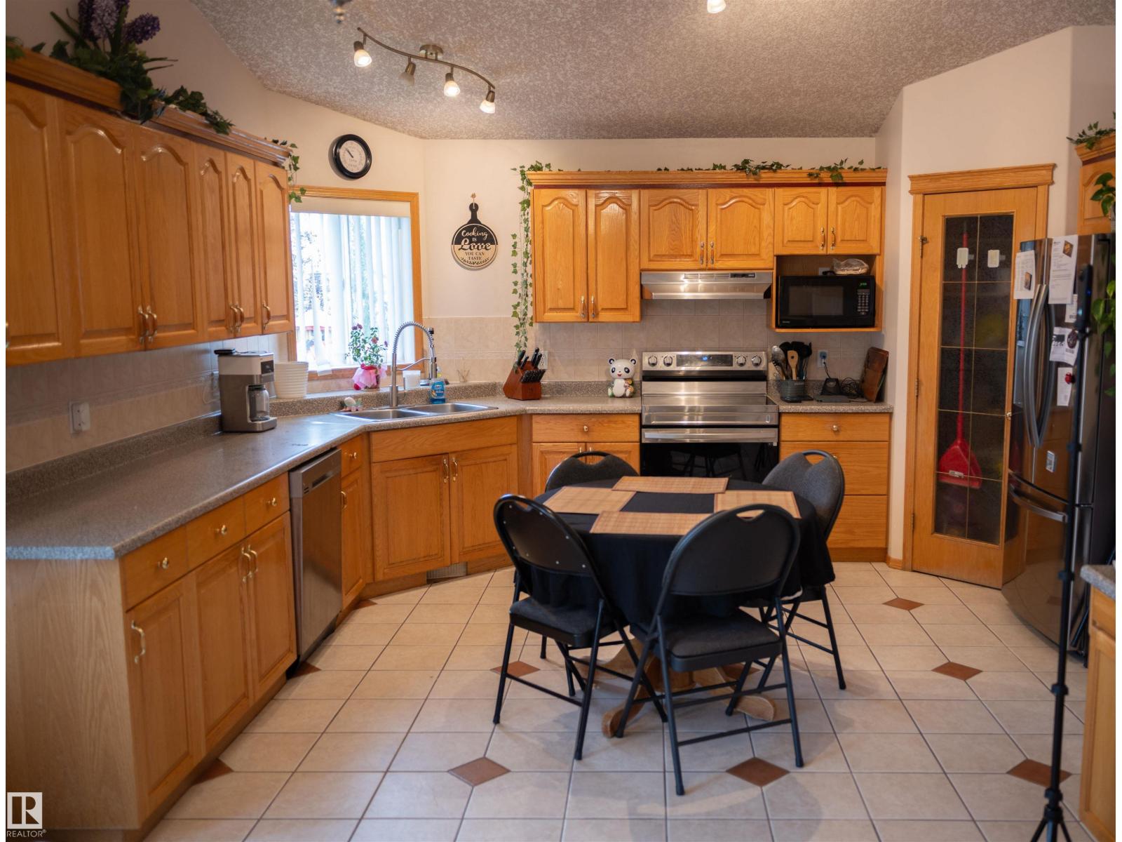 16503 68 ST NW - 6