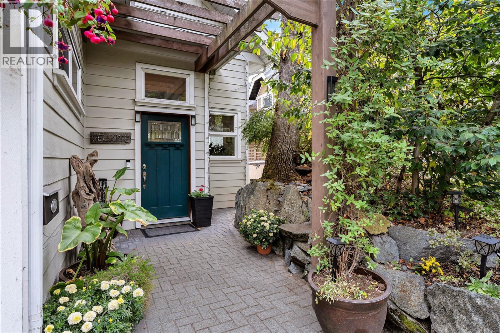 4151 Quadra St, Saanich