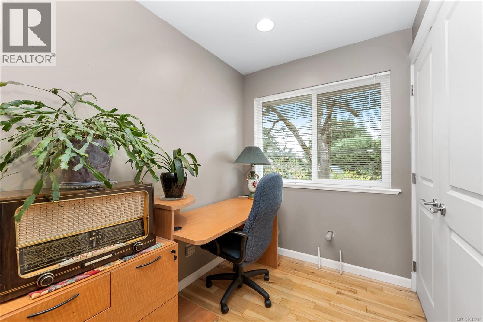 4151 Quadra St - 32