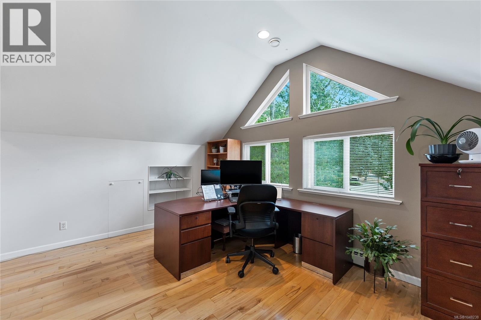 4151 Quadra St - 36