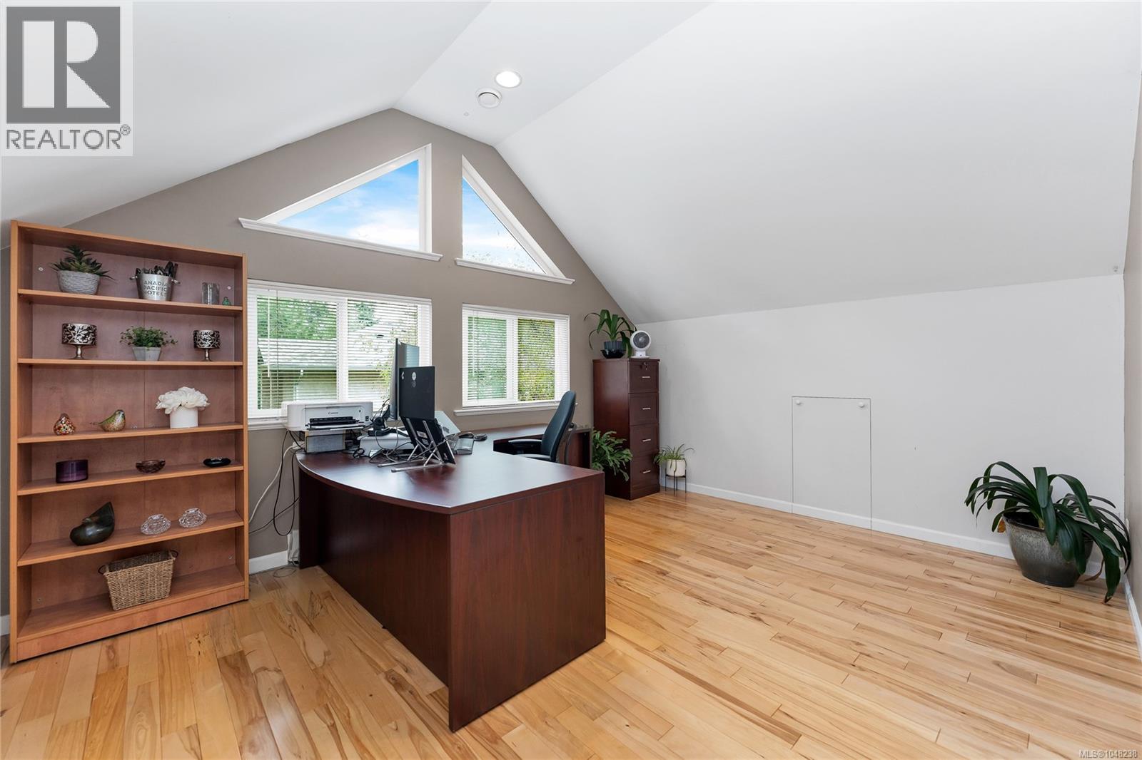 4151 Quadra St - 37
