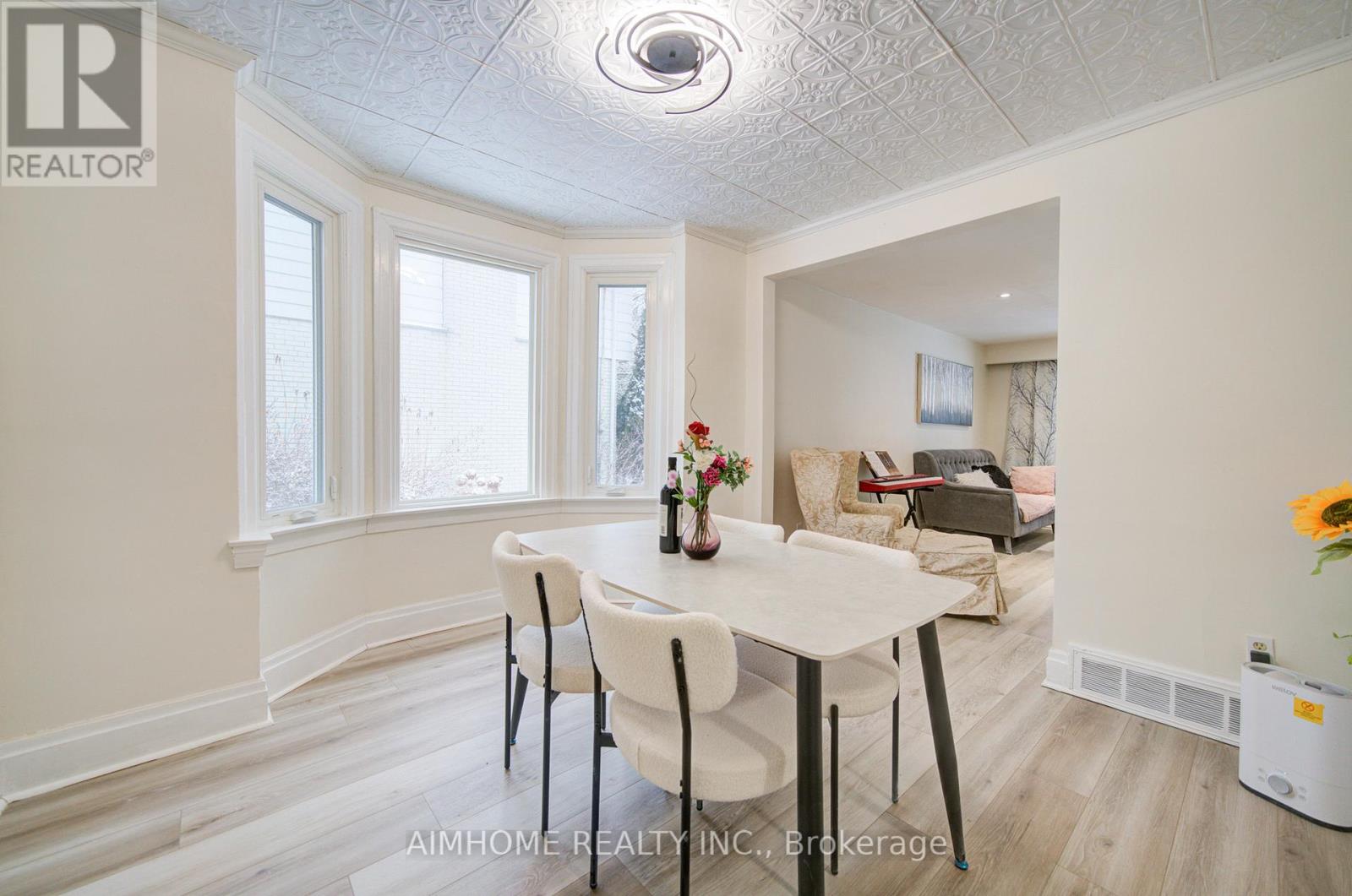 222 RICHMOND STREET - 17