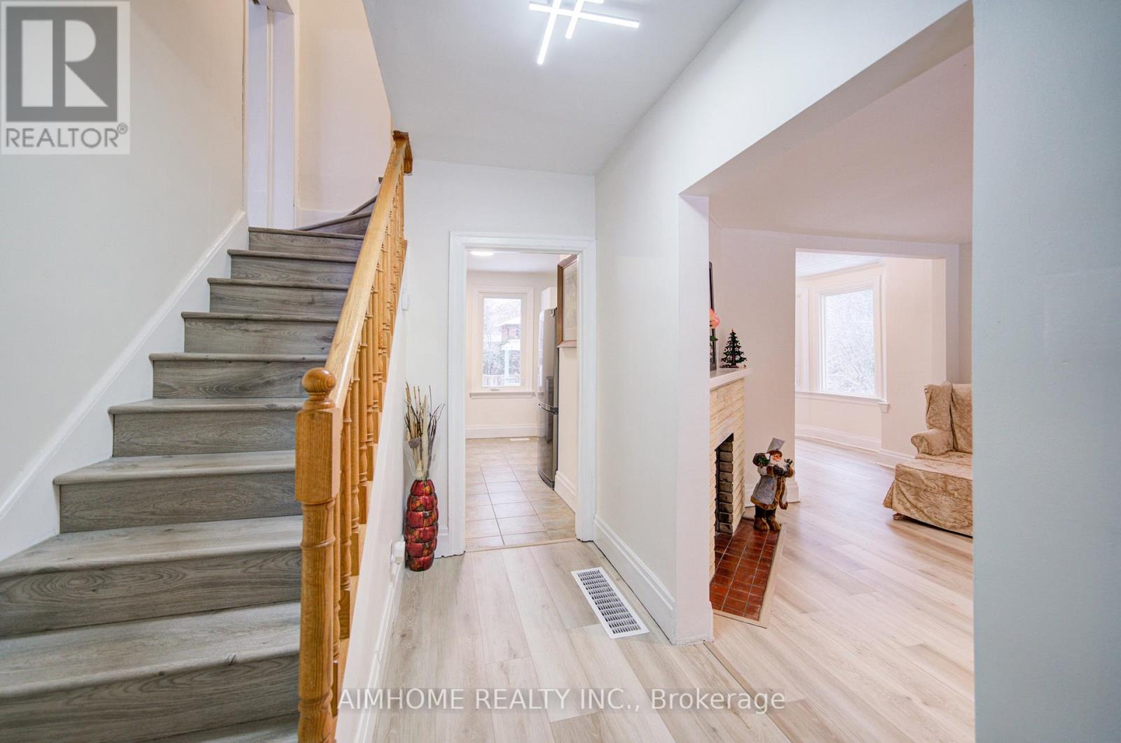 222 RICHMOND STREET - 6