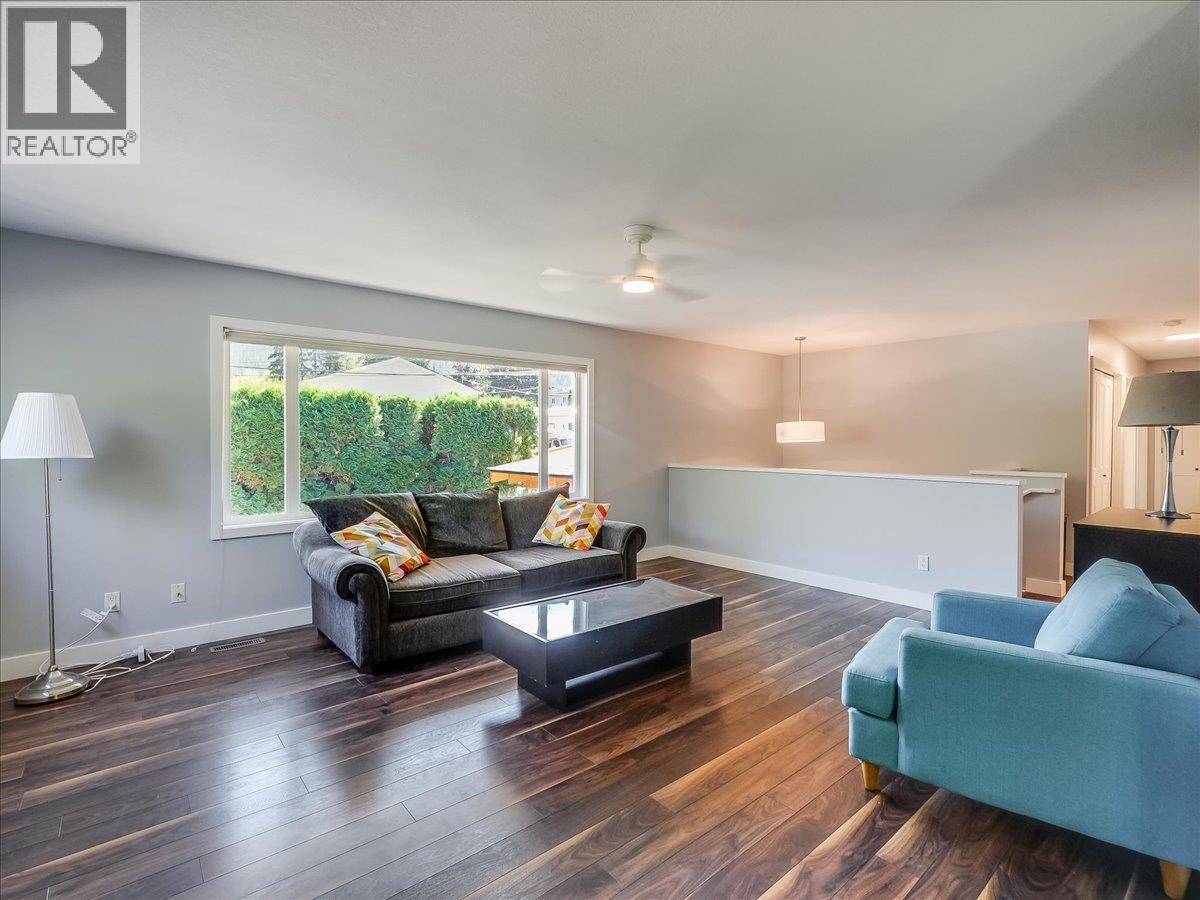 324 Richards Street W, Nelson