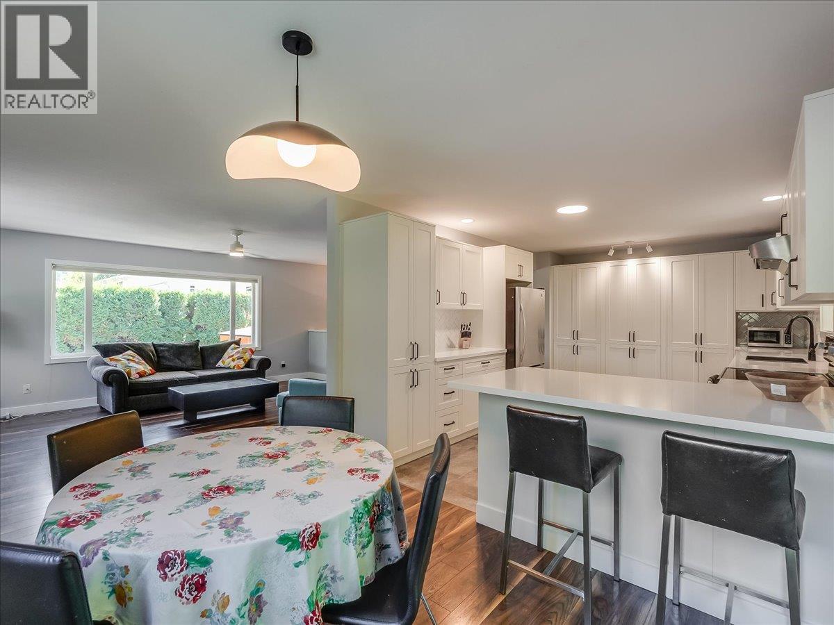 324 Richards Street W - 20