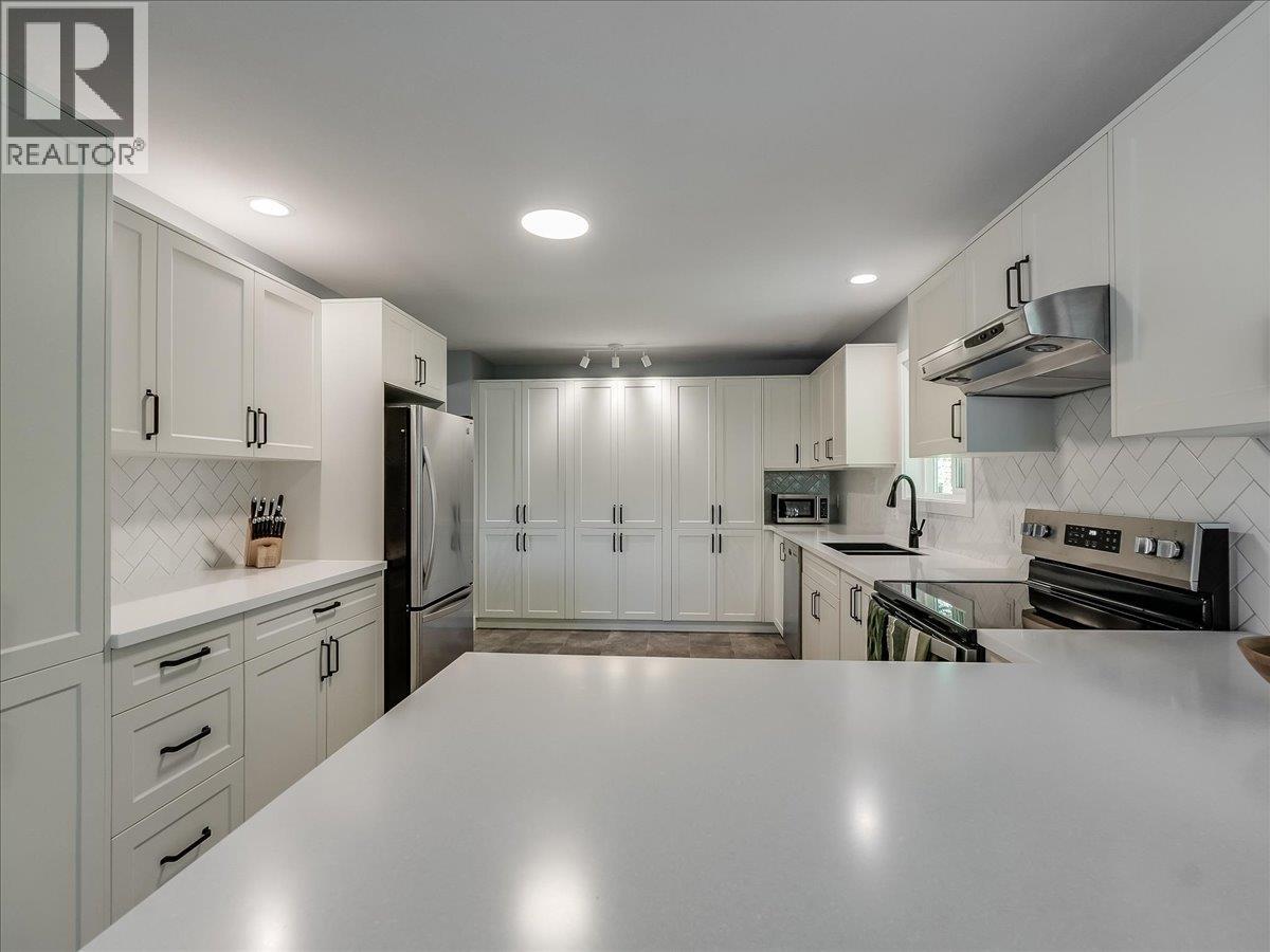 324 Richards Street W, Nelson