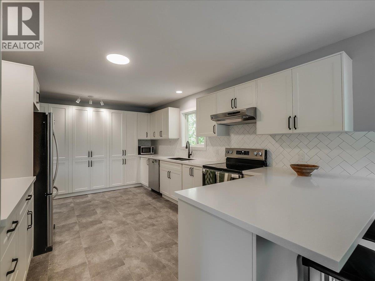 324 Richards Street W, Nelson