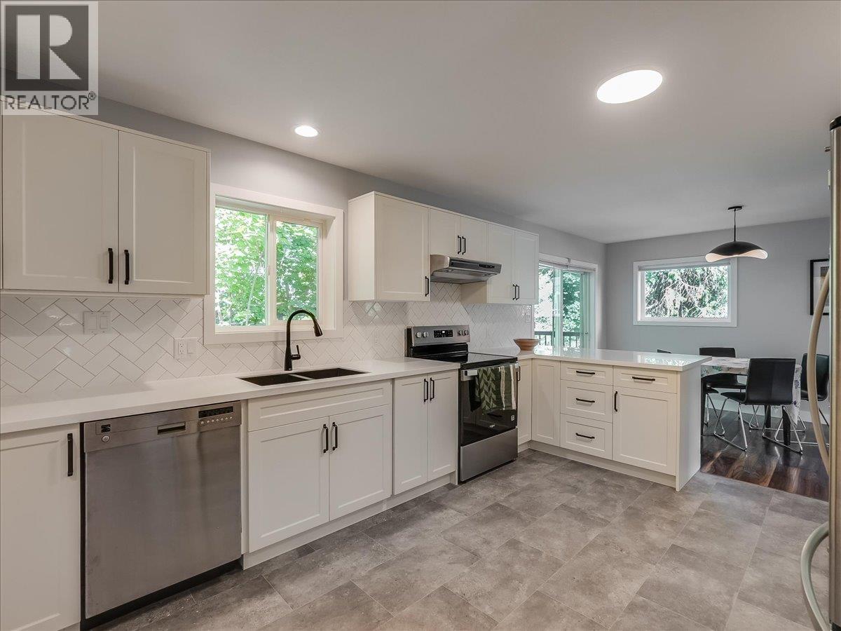 324 Richards Street W - 24
