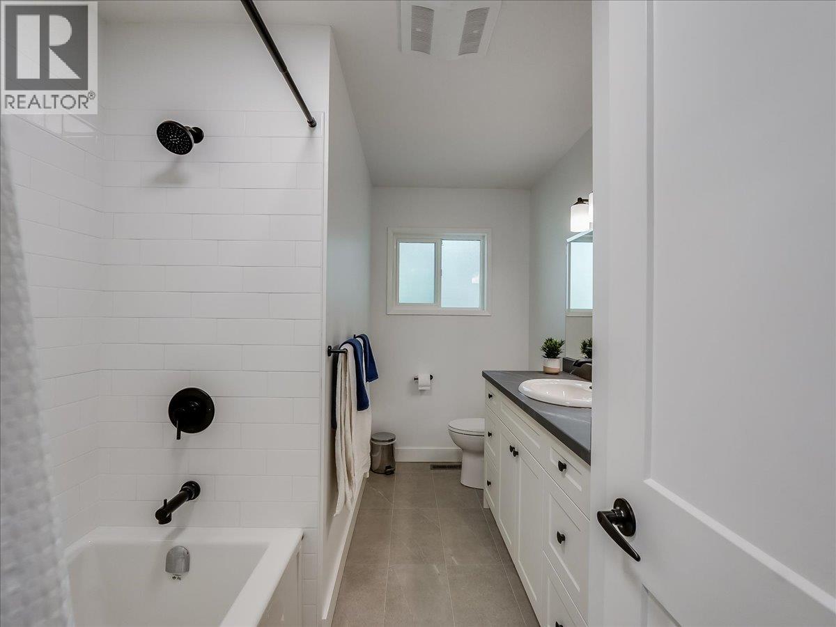 324 Richards Street W, Nelson