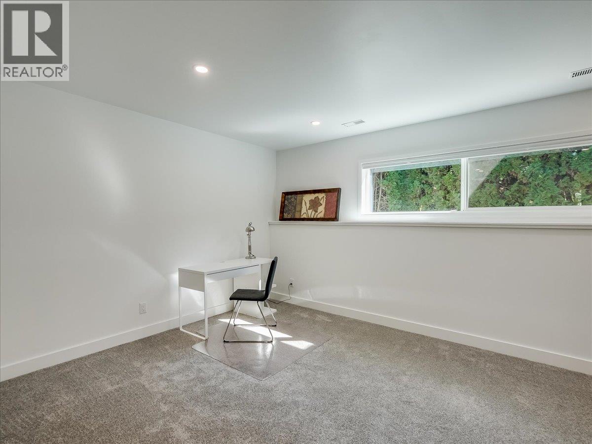 324 Richards Street W, Nelson