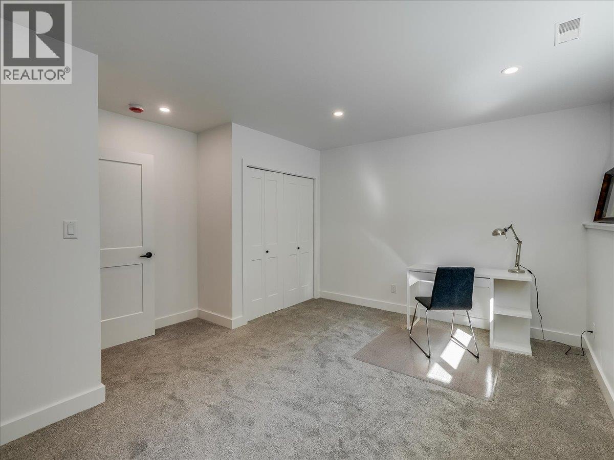 324 Richards Street W, Nelson